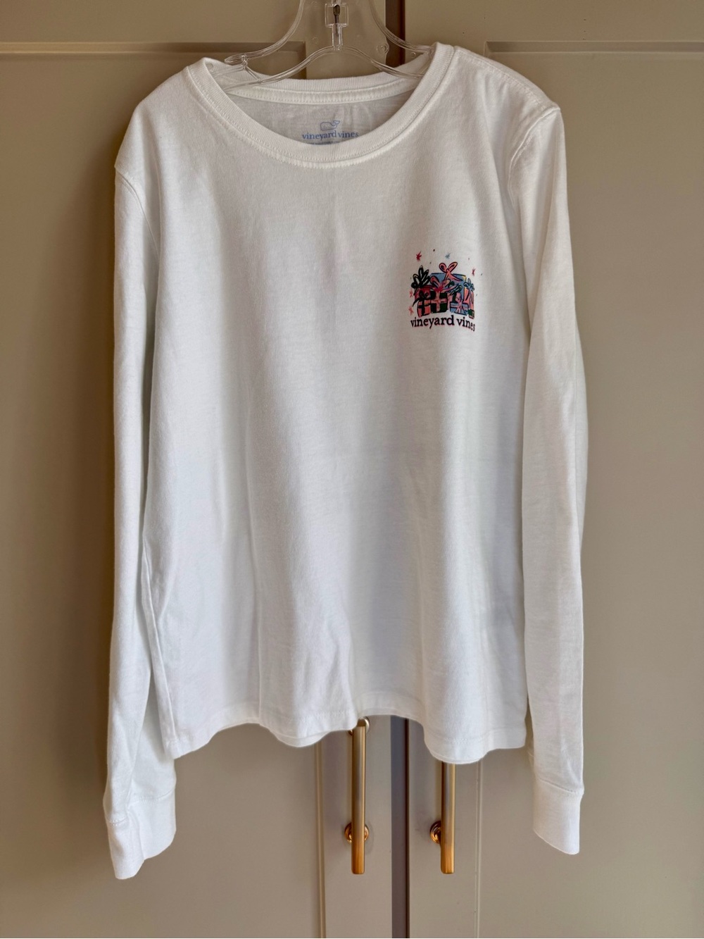 Vineyard Vines Kids White Long-Sleeve Graphic Tee - Pink Car with Presents - Picture 2 of 6